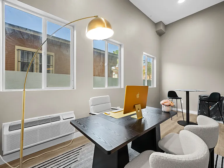 4347 Woodlawn Ave — Photo 1