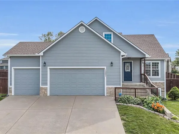1221 Greenbrier Dr, Eudora, KS 66025
