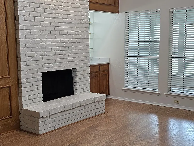 1921 Felix Dr — Photo 16
