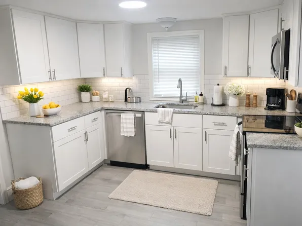 15 Rock St Unit 1, Bristol, RI 02809