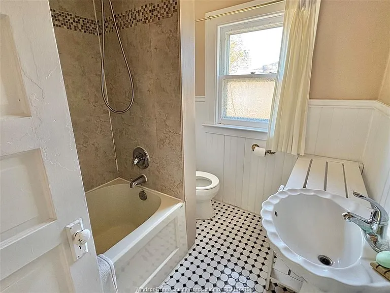 855 Edward Ave — Photo 29