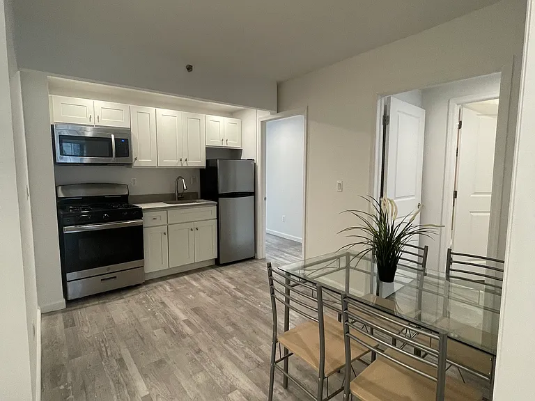 433 W 53rd St #4C — Photo 4