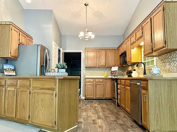 5th image of 3700 N Lakeside Dr