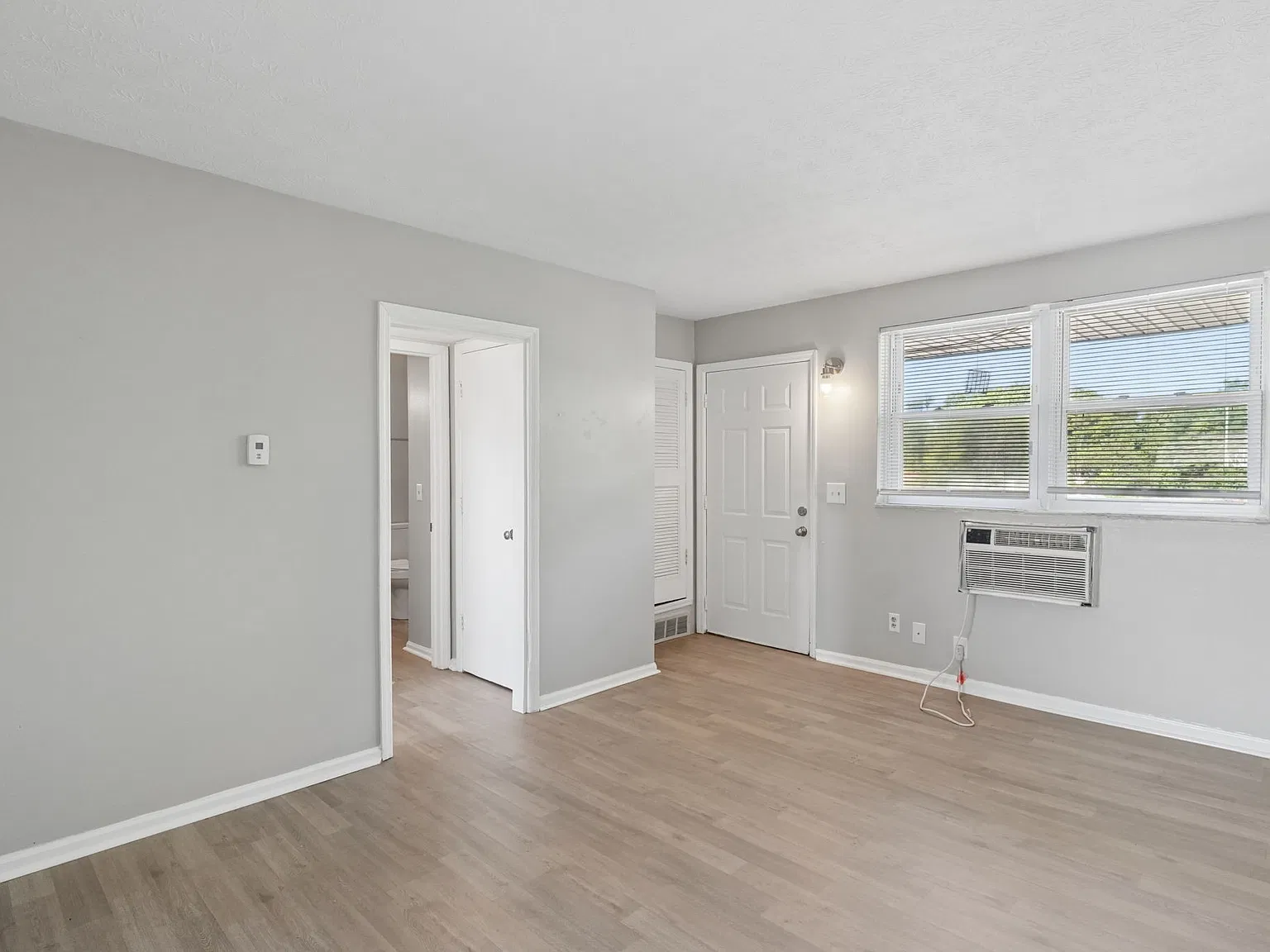 815 Riverview Dr - H - Unit H — Photo 4