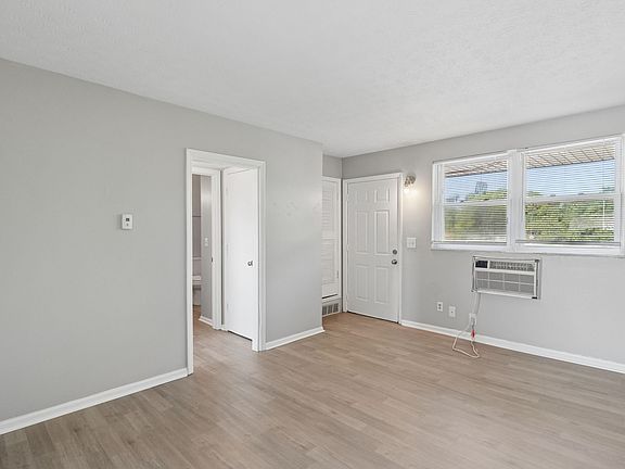5th image of 815 Riverview Dr #H