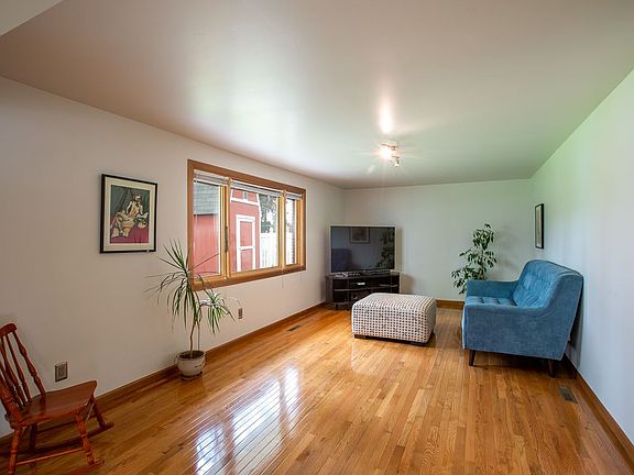 5th image of 7135 N Drumheller St