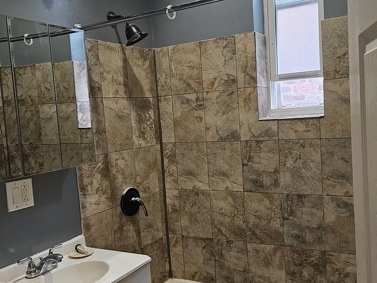 2103 S Central Park Ave #1 — Photo 4