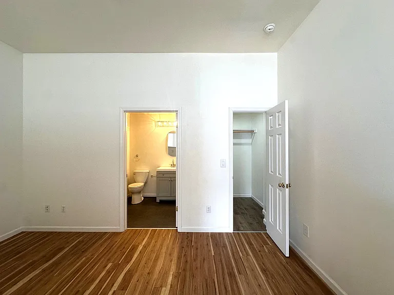 300 Main St #207 — Photo 8