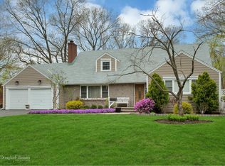 36 School House Ln, Syosset, NY 11791