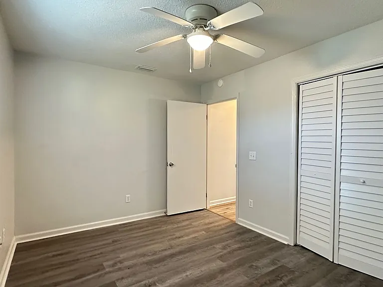 783 Kenneth Ct — Photo 18
