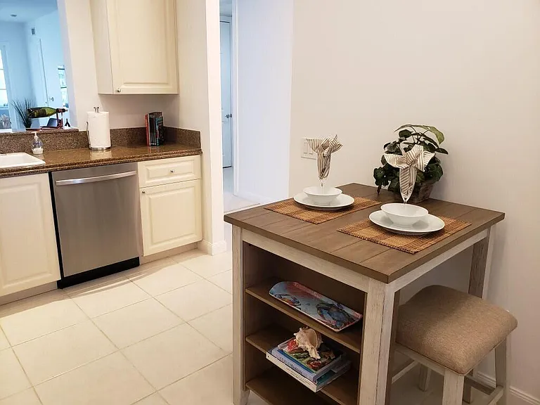 10 Harbour Isle Dr E #204 — Photo 27