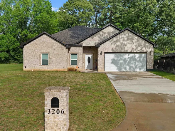 3206 Carrie Ln, Longview, TX 75602
