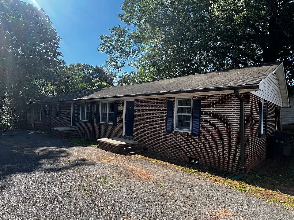 314 Hamilton Dr NE