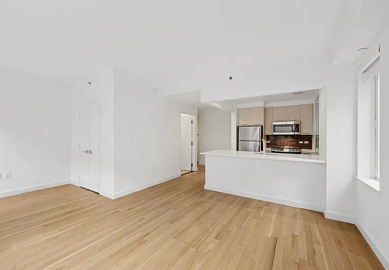 501 E 74th St #9F — Photo 15