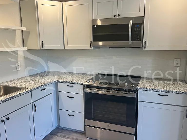 1110 S College Ave — Photo 9
