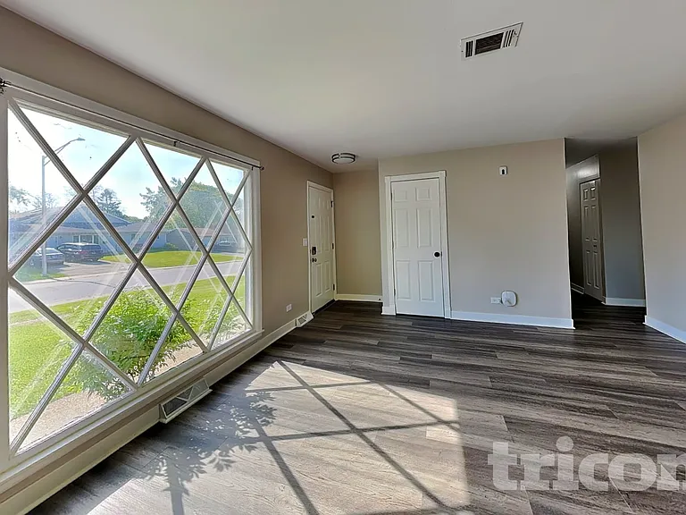 15202 Highland Ave — Photo 2