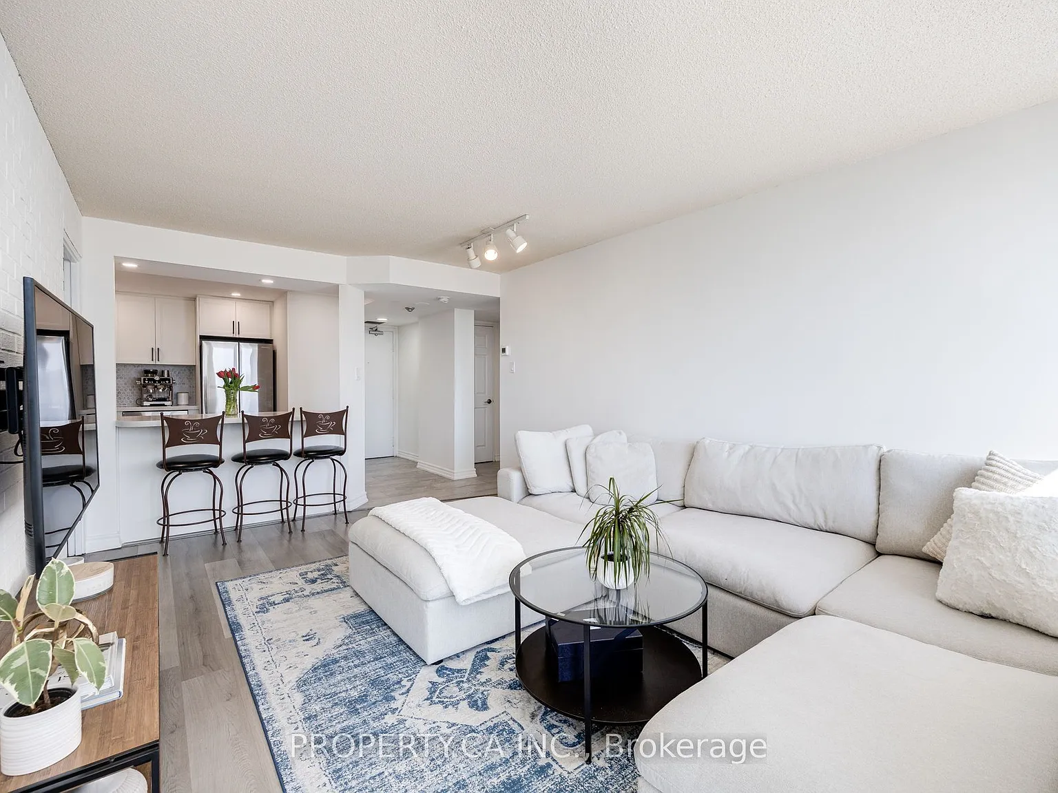 4 bed, $4,000 — Photo 1