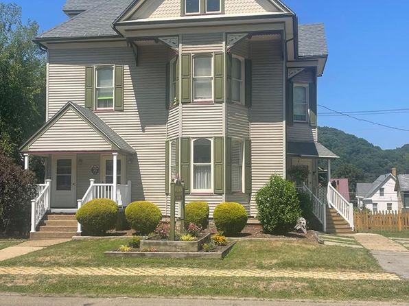 120 W 1st St