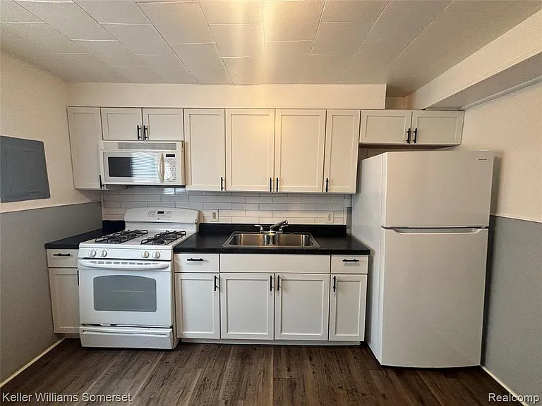 32057 Cheboygan Ct — Photo 6