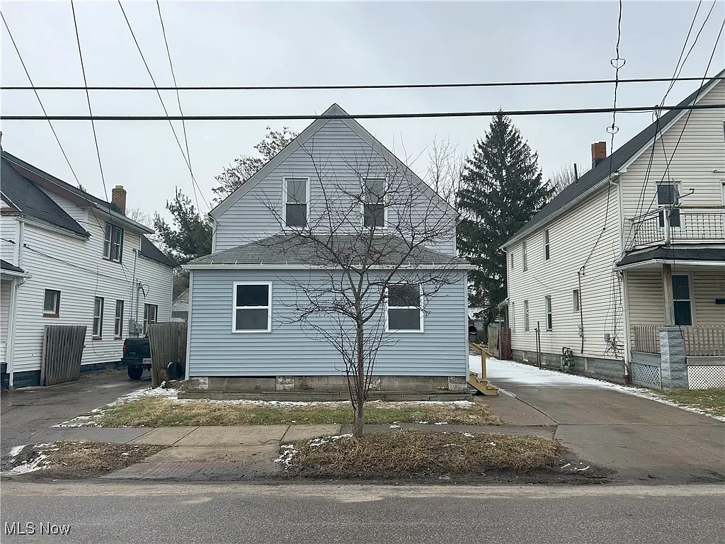3327 W 56th St photo 1