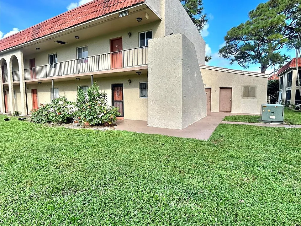 6100 Forest Hill Blvd #101