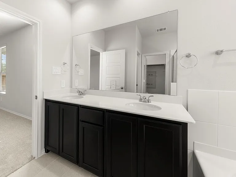 1713 Meadow Crest Dr — Photo 18