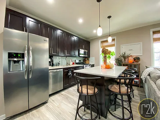 Rented by Realty 2000 Corp | media 29