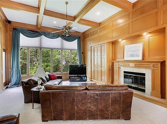 4th image of 408 Camelot Dr