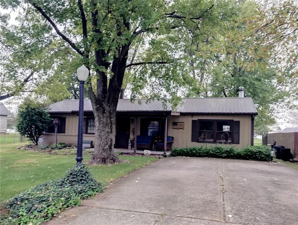 1683 Robin Ct photo 1