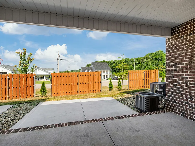 2417 Union St — Photo 11