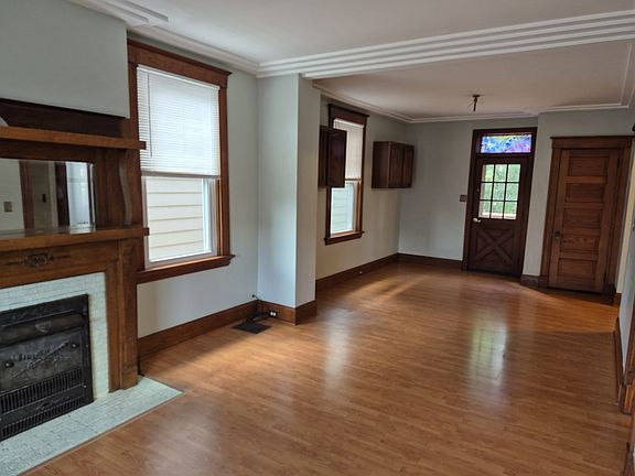 4th image of 2373 Fairview Ave #2