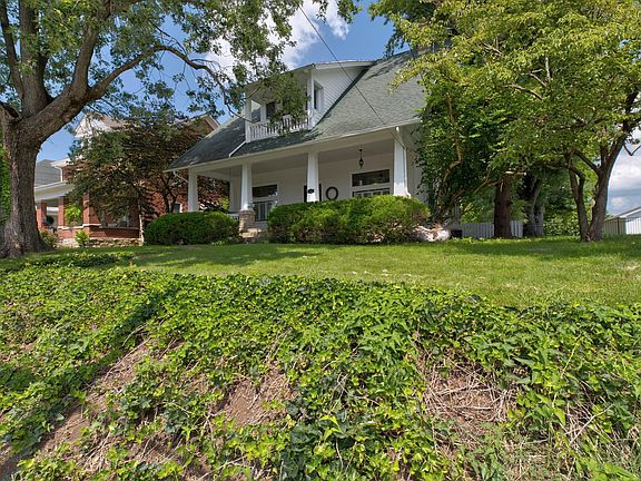 3rd image of 1447 Cypress St