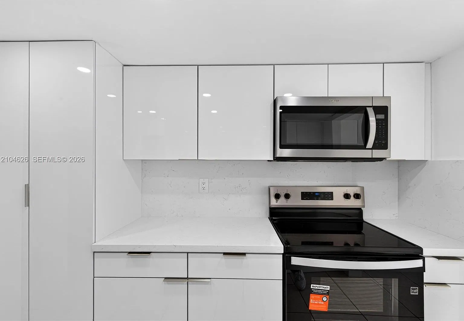 Desoto Park Condo — Photo 2