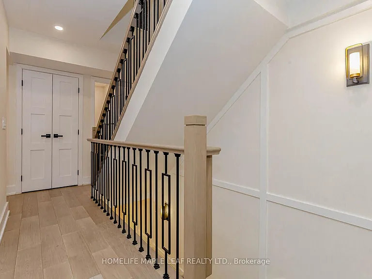 56 Saint Nicholas St — Photo 4