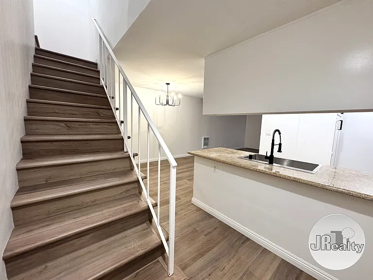 Village Townhomes — Photo 11