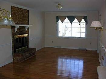 4th image of 503 Persimmon Ln
