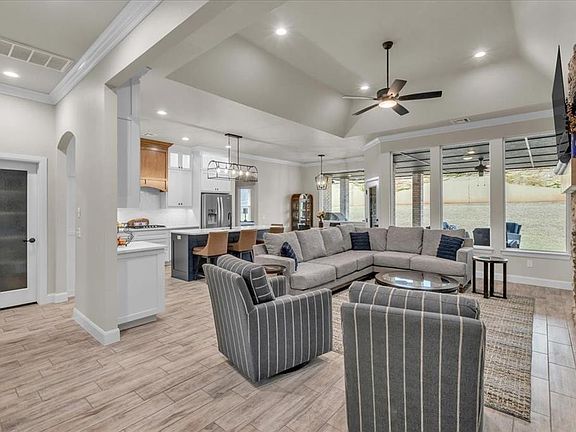 3rd image of 14712 Avignon Ln