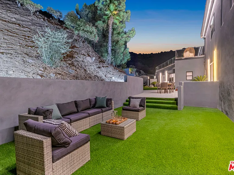7966 Mulholland Dr — Photo 52