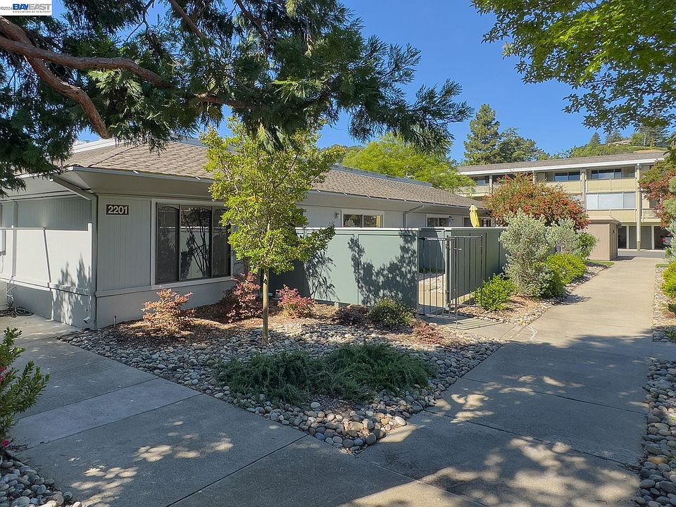1st image of 2201 Pine Knoll Dr Unit 3