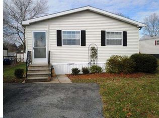 9 Hilltop Dr, West Grove, PA 19390