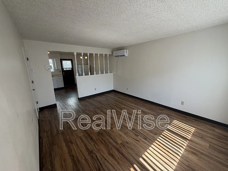 2 bed, 1.5 bath, 1000 sqft, $1,195 — Photo 4
