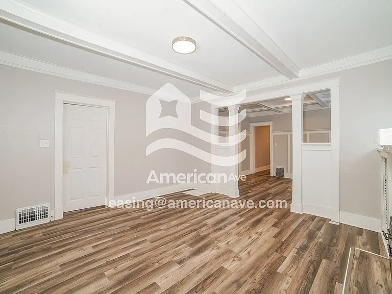 1346878_003_wm_-_living_room_12967818.jpg