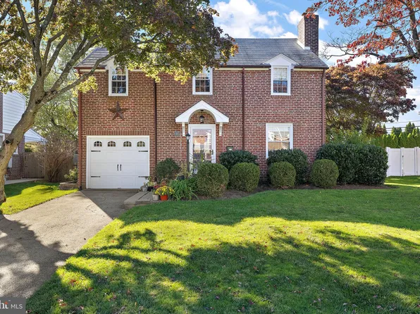 26 Pickwick Ln, Newtown Square, PA 19073