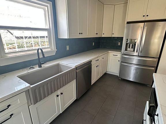 4th image of 2152 Rexford Dr