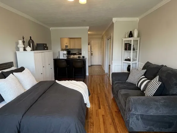 124 Spring St #8, West Roxbury, MA 02132