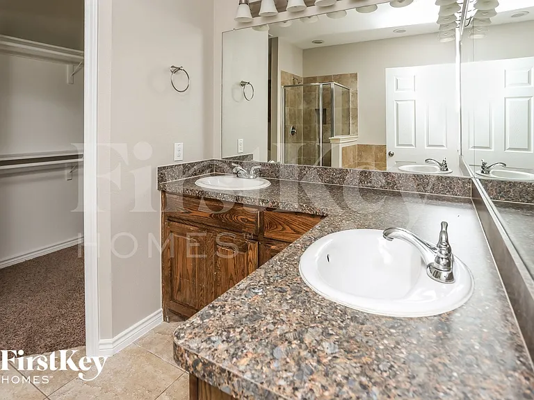623 Hilton Dr — Photo 7