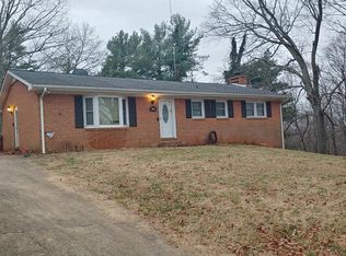 220 Round Hill Rd, Martinsville, VA 24112