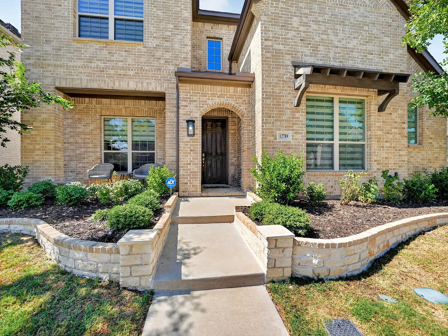 4 bed, 2968 sqft, $3,850 — Photo 2