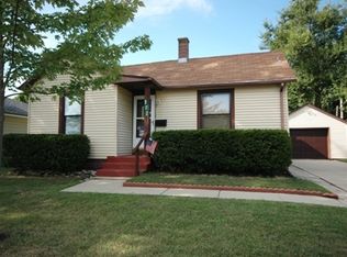 572 E State St, South Elgin, IL 60177