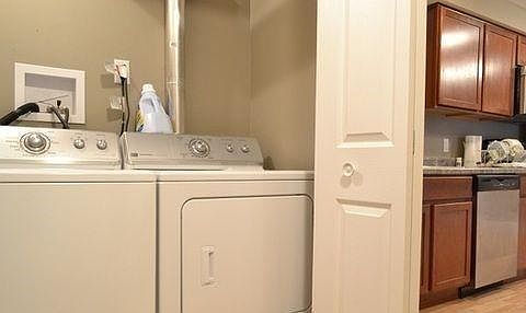 4th image of 424 1st Ave S #2
